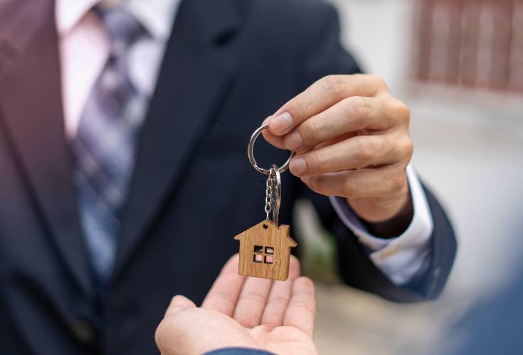Pros and Cons of Renting Furnished vs. Unfurnished Properties